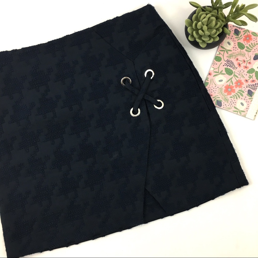 LAST CHANCE!!  Zara Blue Houndstooth Cross-laced Skirt - Picture 3 of 8